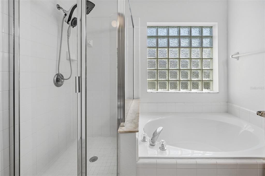 For Sale: $349,900 (3 beds, 2 baths, 1922 Square Feet)