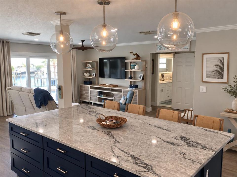 For Sale: $925,000 (2 beds, 1 baths, 1300 Square Feet)