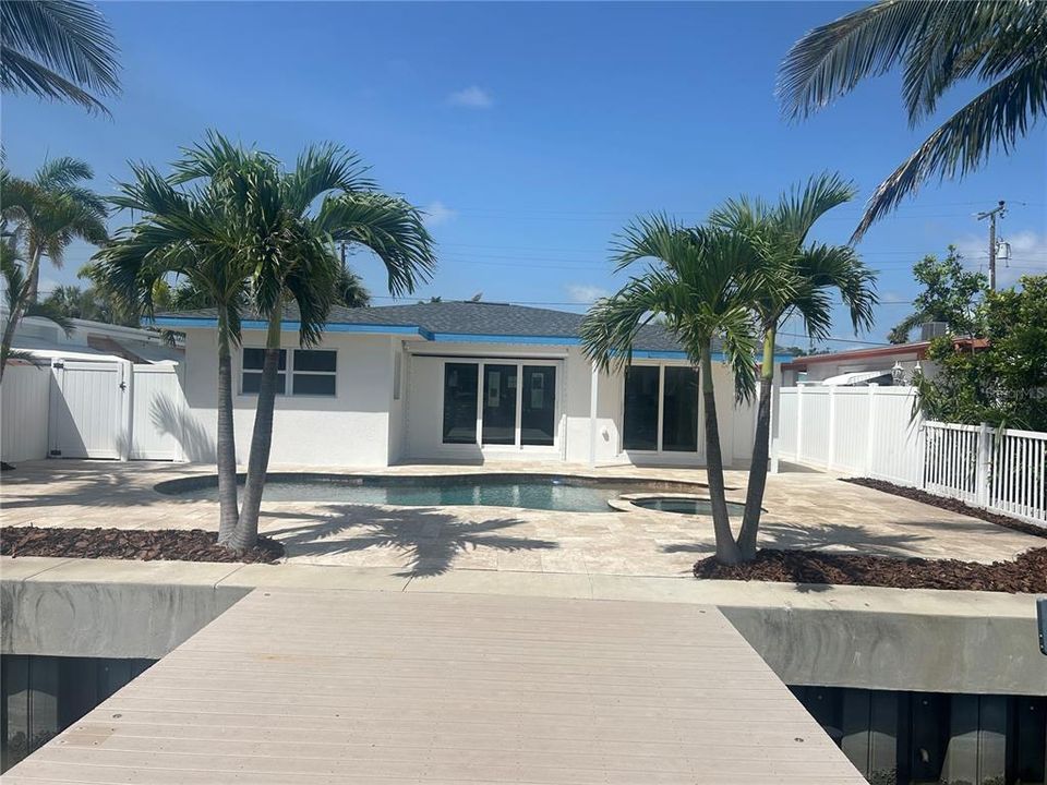 For Sale: $925,000 (2 beds, 1 baths, 1300 Square Feet)