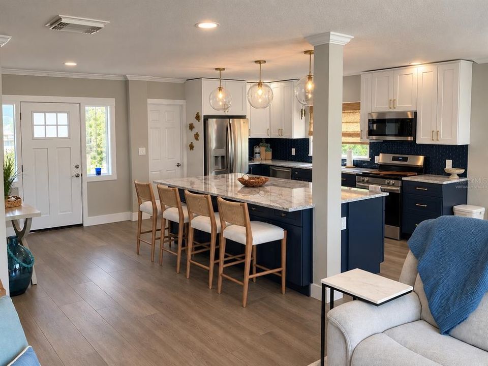 For Sale: $925,000 (2 beds, 1 baths, 1300 Square Feet)