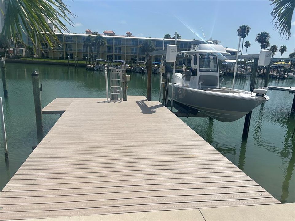 For Sale: $925,000 (2 beds, 1 baths, 1300 Square Feet)