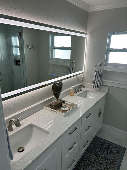 For Sale: $925,000 (2 beds, 1 baths, 1300 Square Feet)