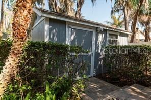 For Sale: $399,999 (3 beds, 2 baths, 1976 Square Feet)