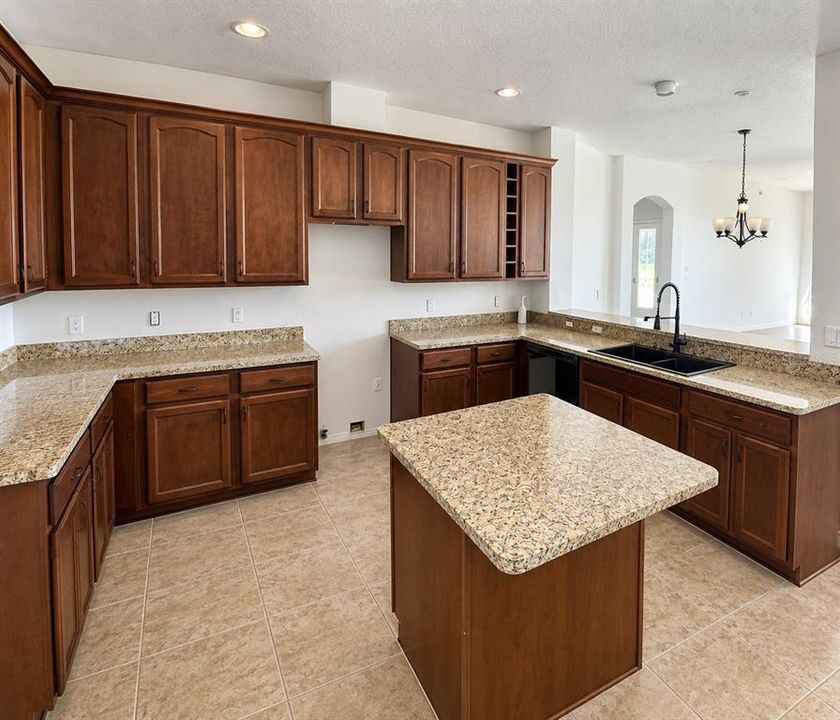 En Venta: $374,900 (3 camas, 2 baños, 2089 Pies cuadrados)