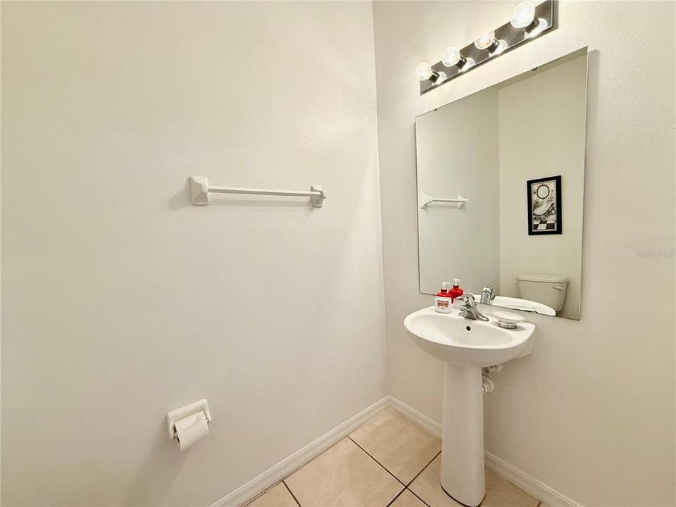 В аренду: $2,600 (3 спален, 2 ванн, 1295 Квадратных фут)