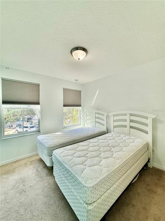 В аренду: $2,600 (3 спален, 2 ванн, 1295 Квадратных фут)