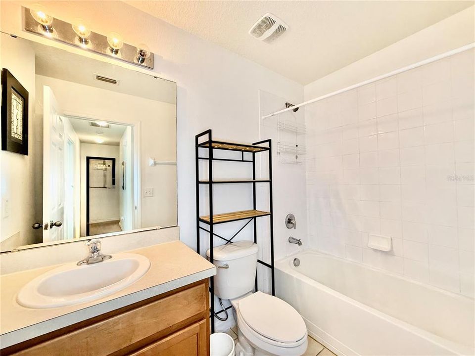 В аренду: $2,600 (3 спален, 2 ванн, 1295 Квадратных фут)