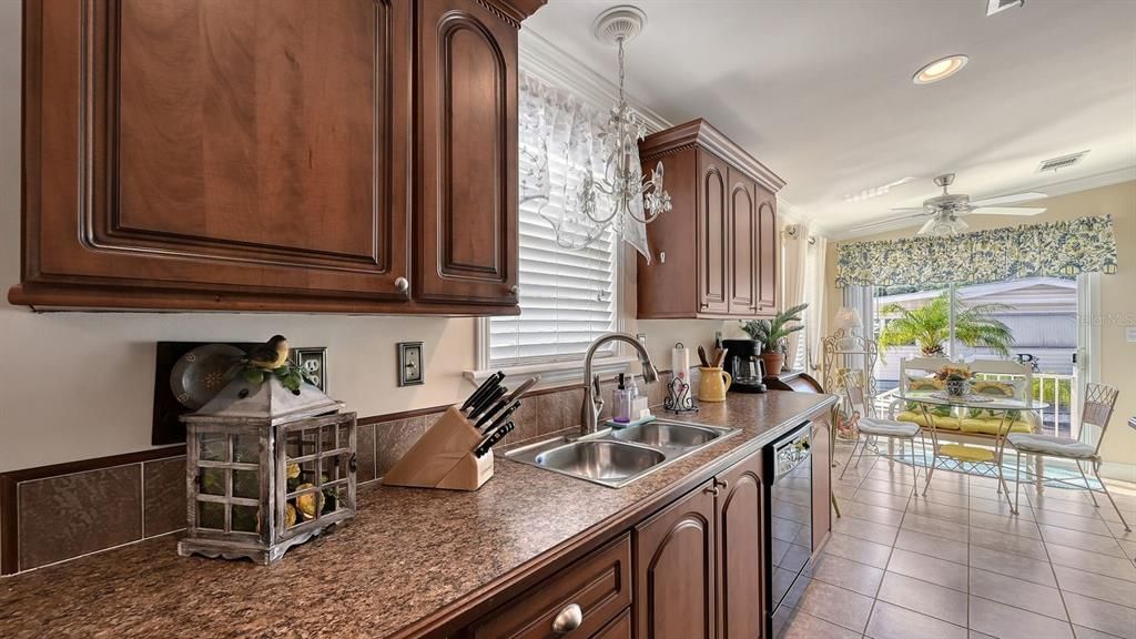 For Sale: $264,900 (2 beds, 2 baths, 1152 Square Feet)