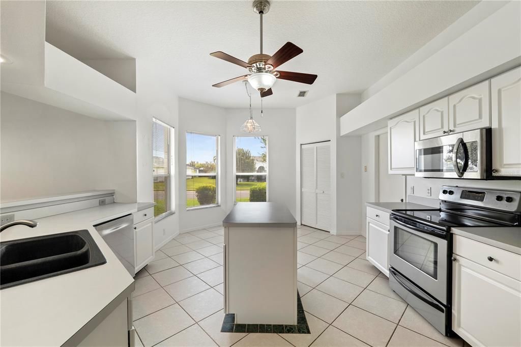 For Sale: $269,000 (2 beds, 2 baths, 1322 Square Feet)
