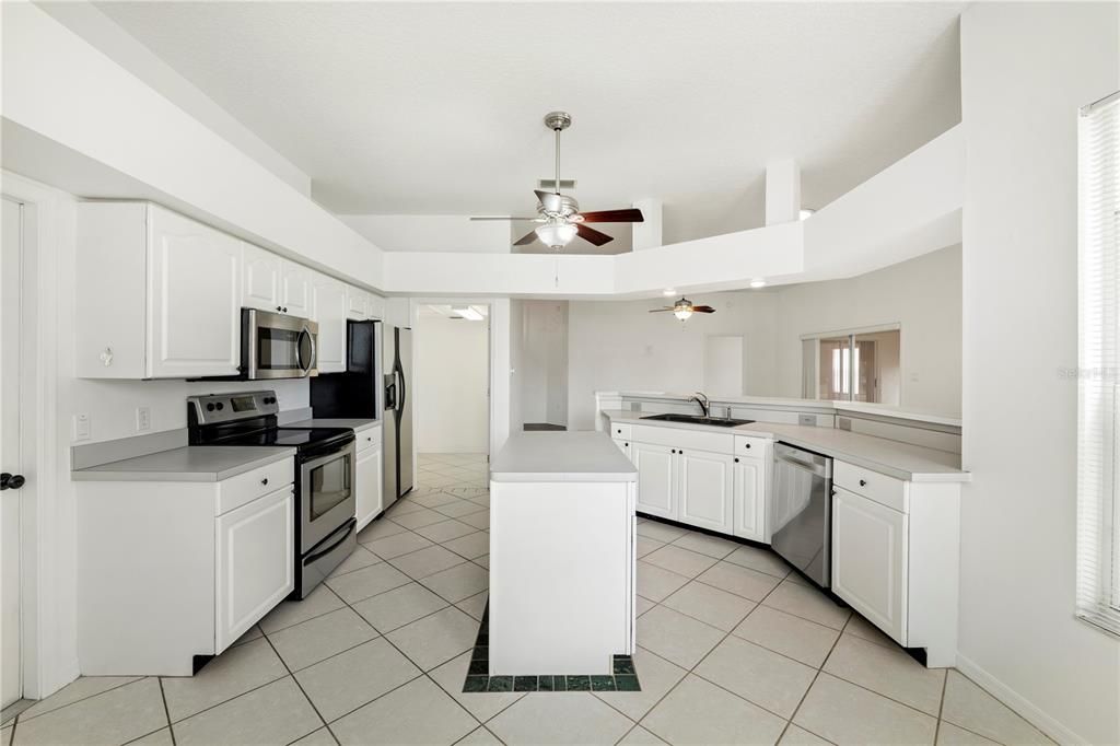 For Sale: $269,000 (2 beds, 2 baths, 1322 Square Feet)