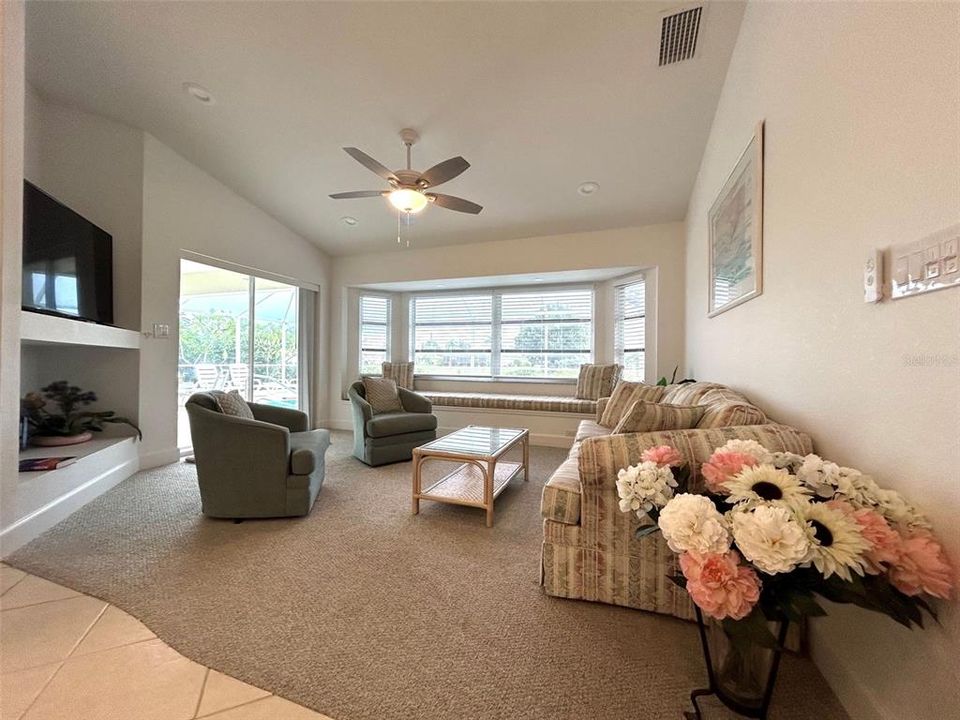 For Sale: $369,000 (3 beds, 2 baths, 1737 Square Feet)
