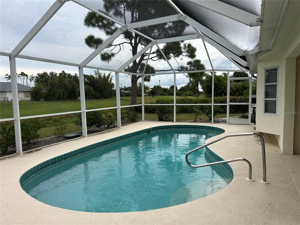 For Sale: $369,000 (3 beds, 2 baths, 1737 Square Feet)