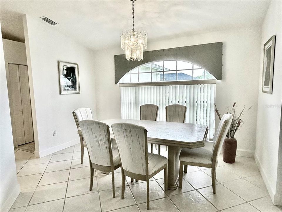 For Sale: $369,000 (3 beds, 2 baths, 1737 Square Feet)