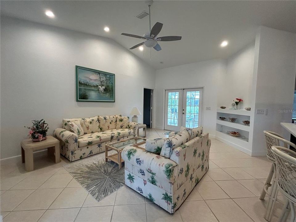 For Sale: $369,000 (3 beds, 2 baths, 1737 Square Feet)