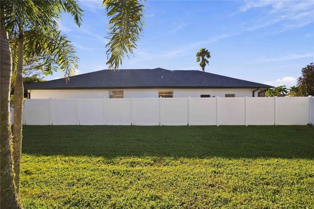 En Venta: $699,900 (4 camas, 3 baños, 2191 Pies cuadrados)