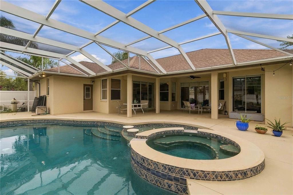 En Venta: $699,900 (4 camas, 3 baños, 2191 Pies cuadrados)