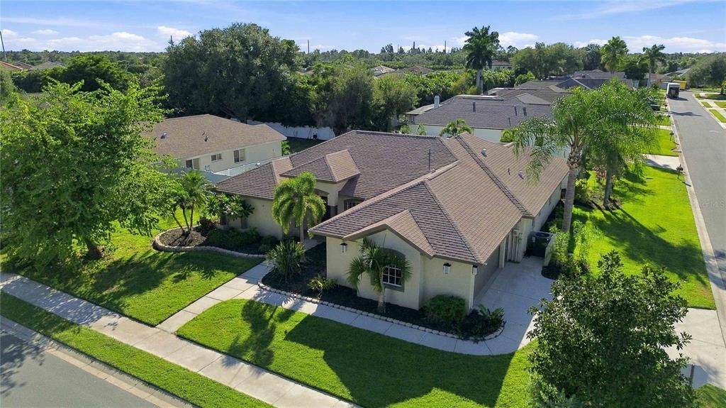 En Venta: $699,900 (4 camas, 3 baños, 2191 Pies cuadrados)