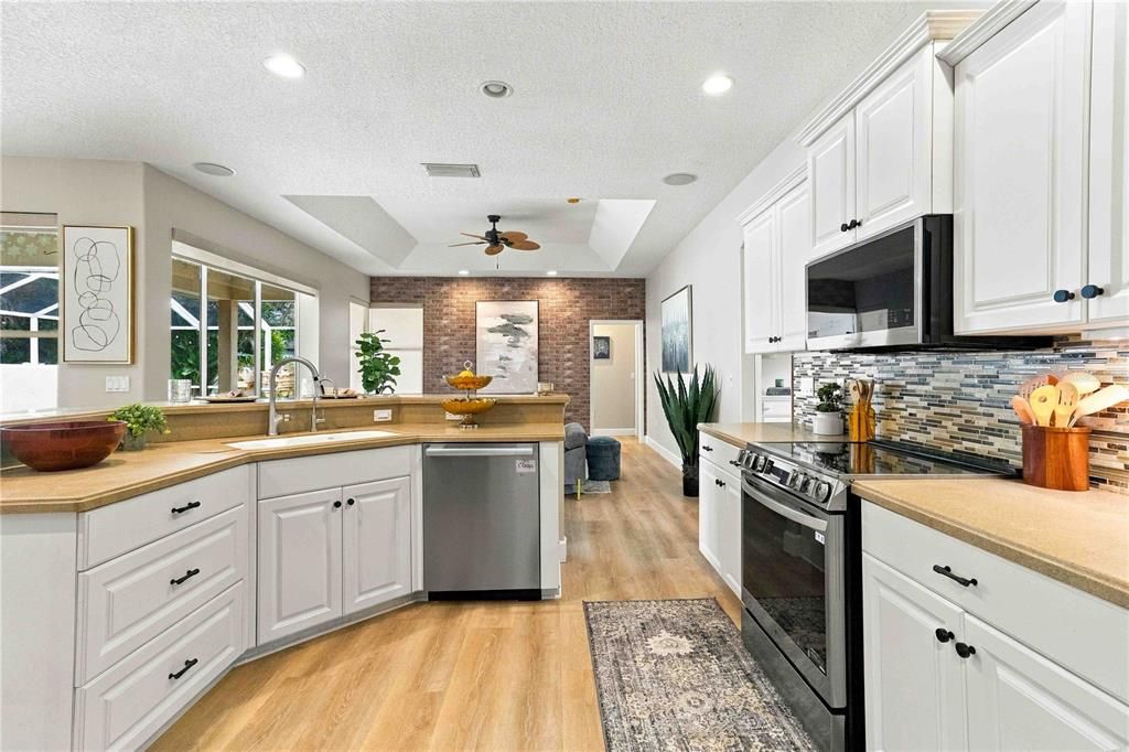 En Venta: $699,900 (4 camas, 3 baños, 2191 Pies cuadrados)