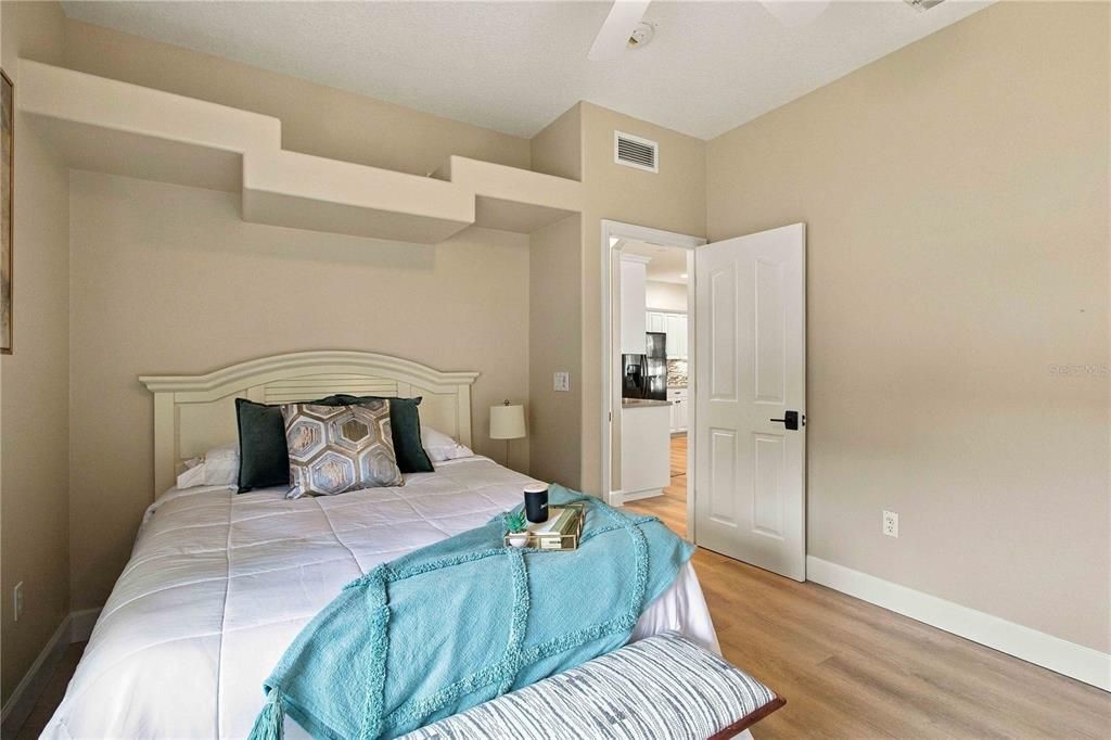 En Venta: $699,900 (4 camas, 3 baños, 2191 Pies cuadrados)
