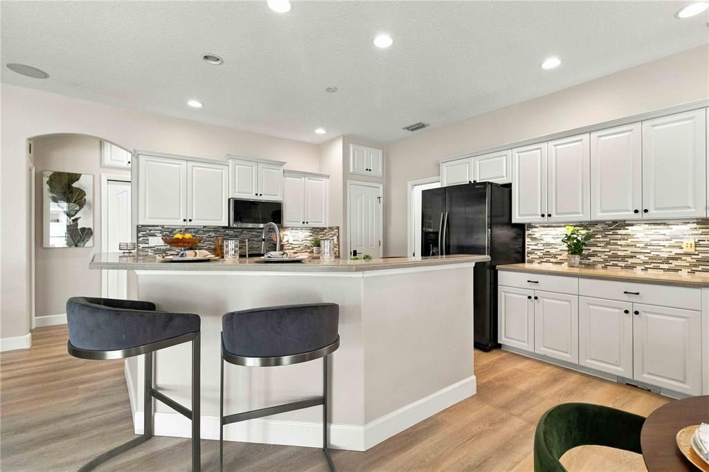 En Venta: $699,900 (4 camas, 3 baños, 2191 Pies cuadrados)