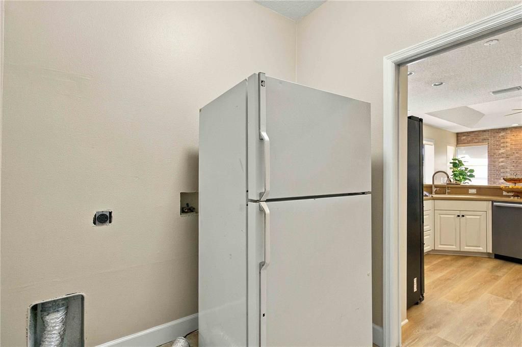 En Venta: $699,900 (4 camas, 3 baños, 2191 Pies cuadrados)