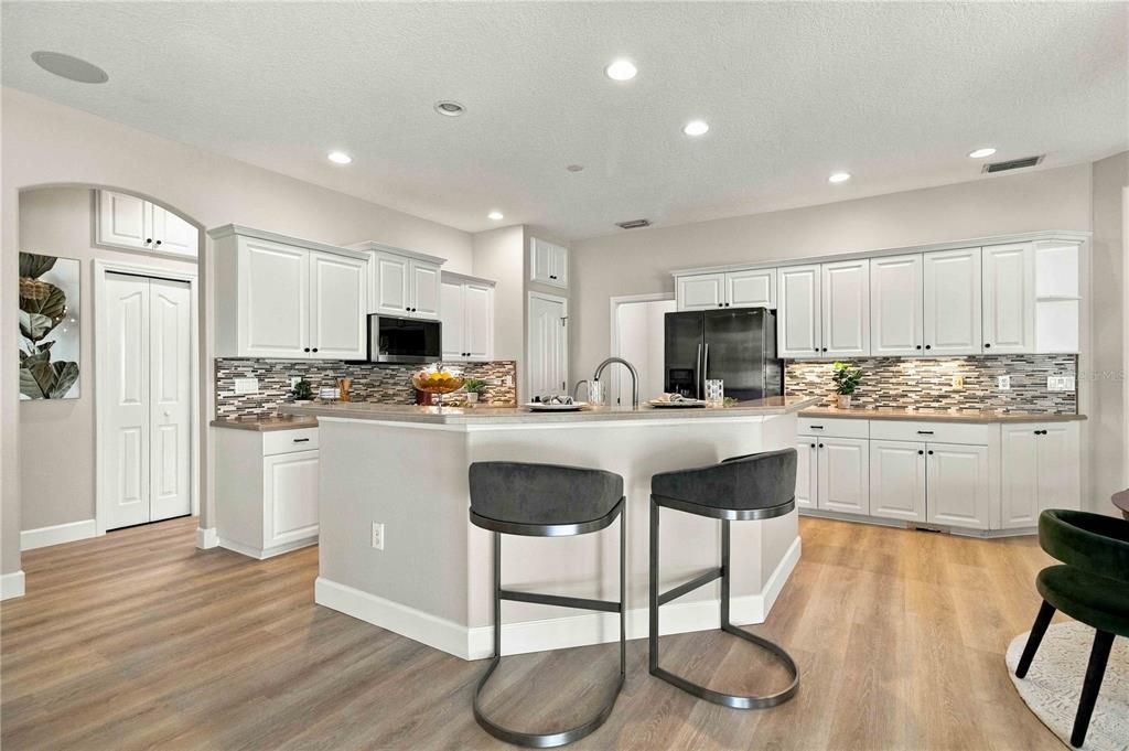 En Venta: $699,900 (4 camas, 3 baños, 2191 Pies cuadrados)