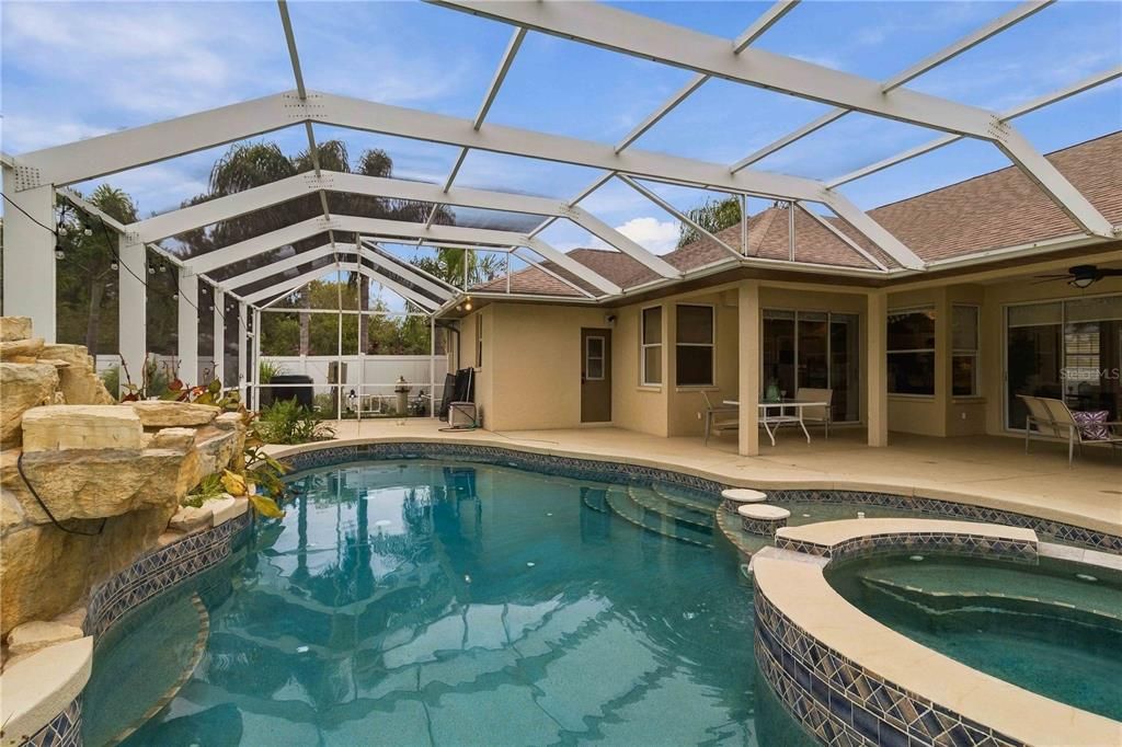 En Venta: $699,900 (4 camas, 3 baños, 2191 Pies cuadrados)