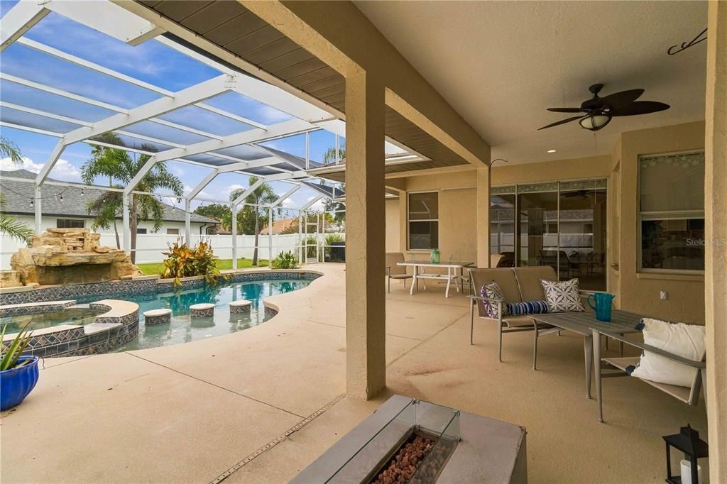 En Venta: $699,900 (4 camas, 3 baños, 2191 Pies cuadrados)