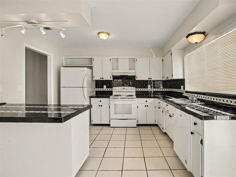 For Sale: $245,000 (4 beds, 2 baths, 1683 Square Feet)