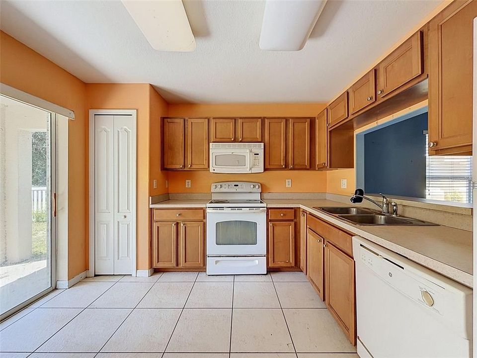 En Venta: $325,000 (5 camas, 2 baños, 2280 Pies cuadrados)