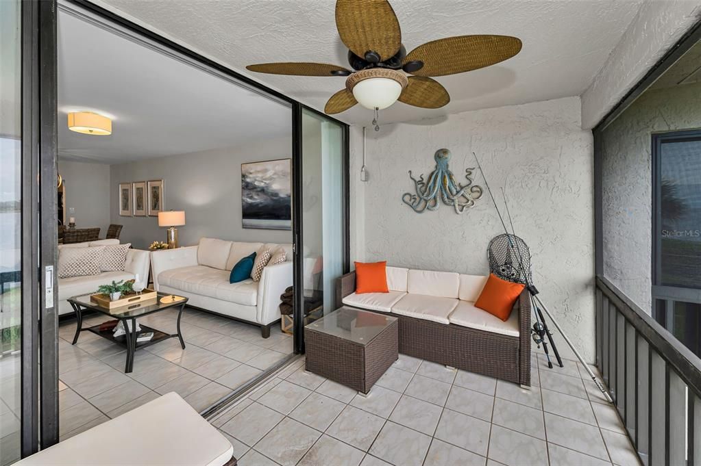 For Sale: $355,000 (2 beds, 2 baths, 1065 Square Feet)