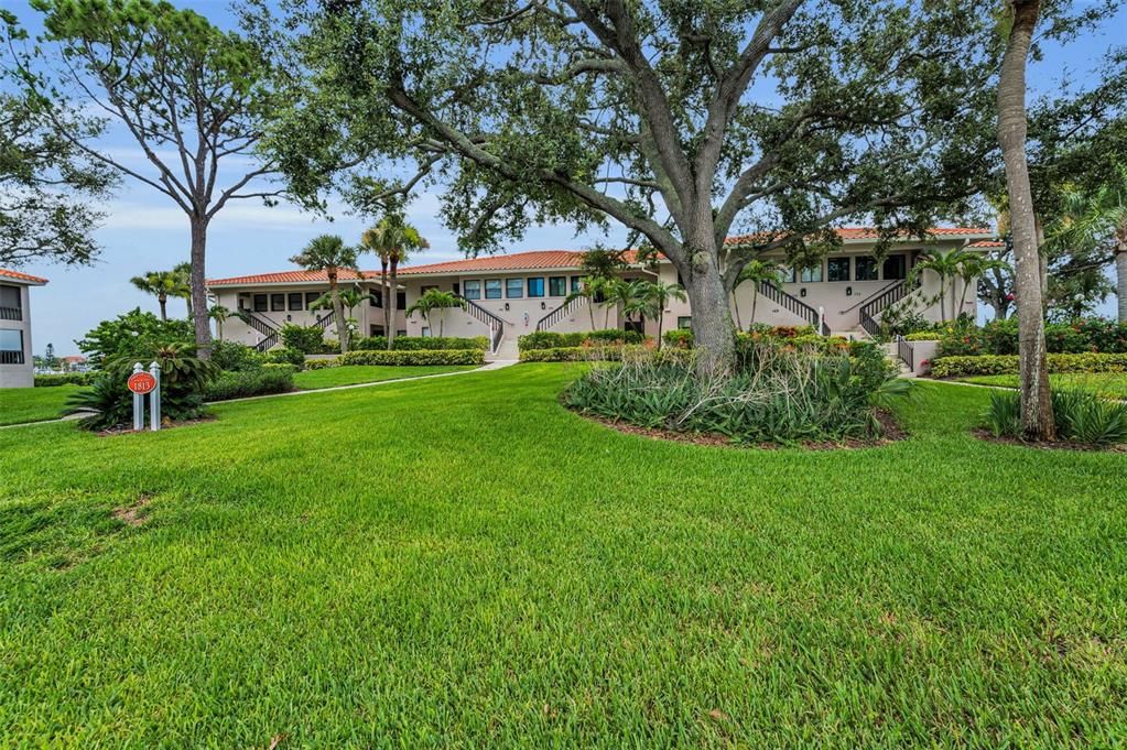 For Sale: $355,000 (2 beds, 2 baths, 1065 Square Feet)
