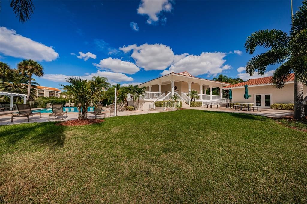 For Sale: $355,000 (2 beds, 2 baths, 1065 Square Feet)