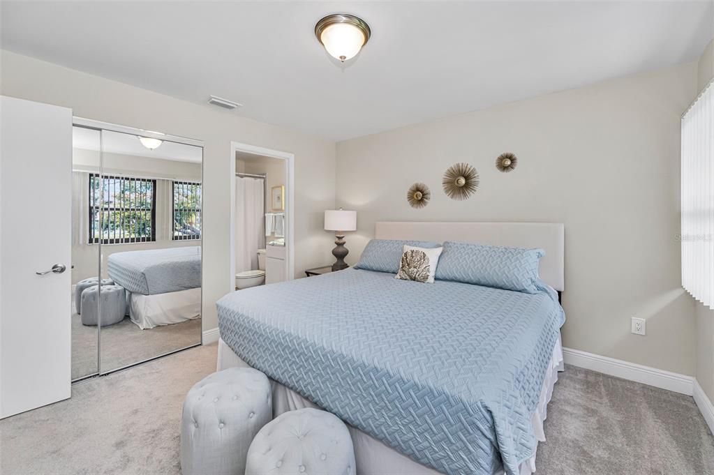 For Sale: $355,000 (2 beds, 2 baths, 1065 Square Feet)