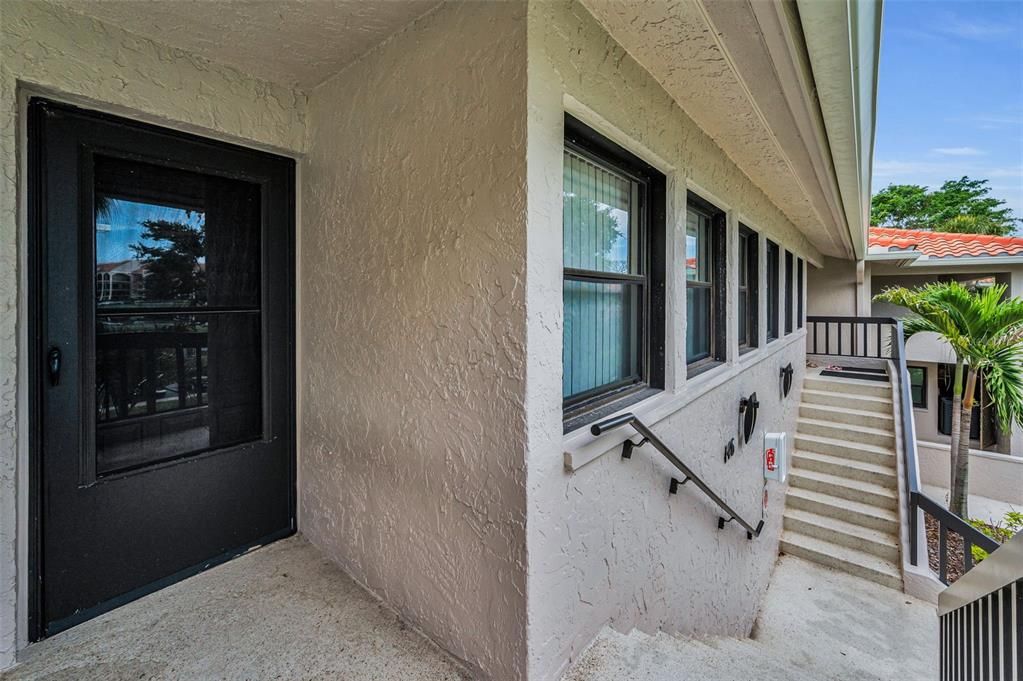 For Sale: $355,000 (2 beds, 2 baths, 1065 Square Feet)