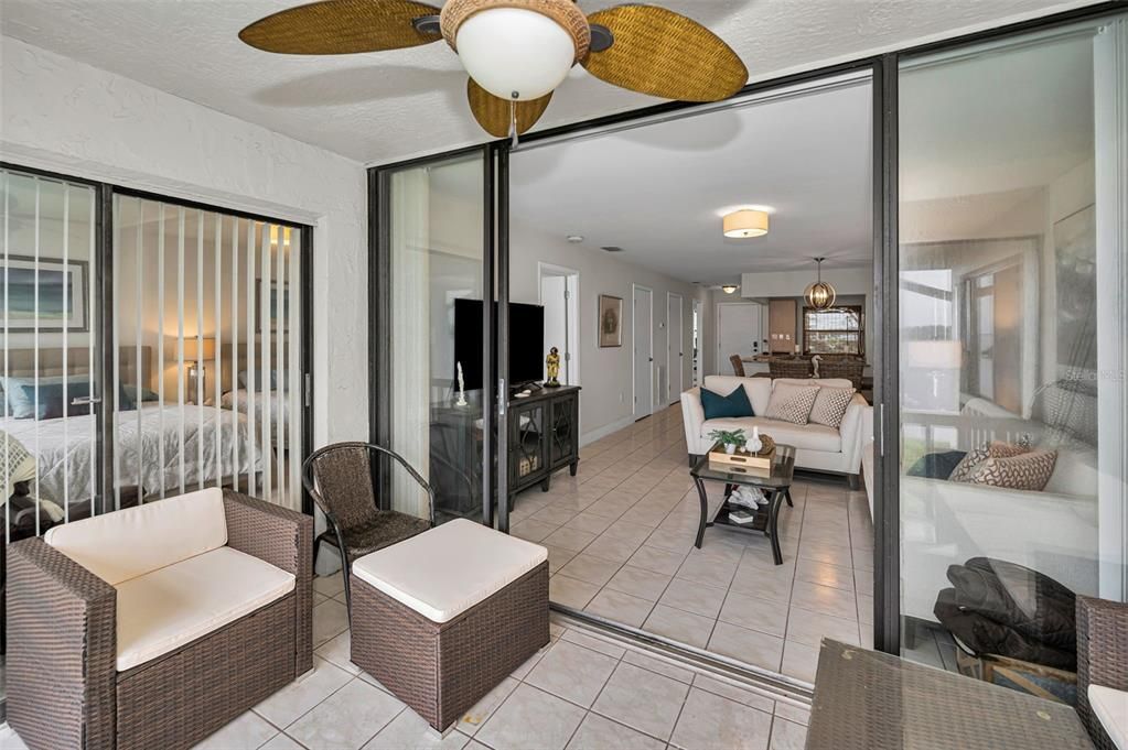 For Sale: $355,000 (2 beds, 2 baths, 1065 Square Feet)