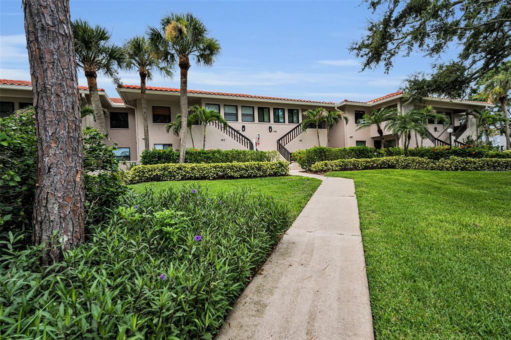 For Sale: $355,000 (2 beds, 2 baths, 1065 Square Feet)