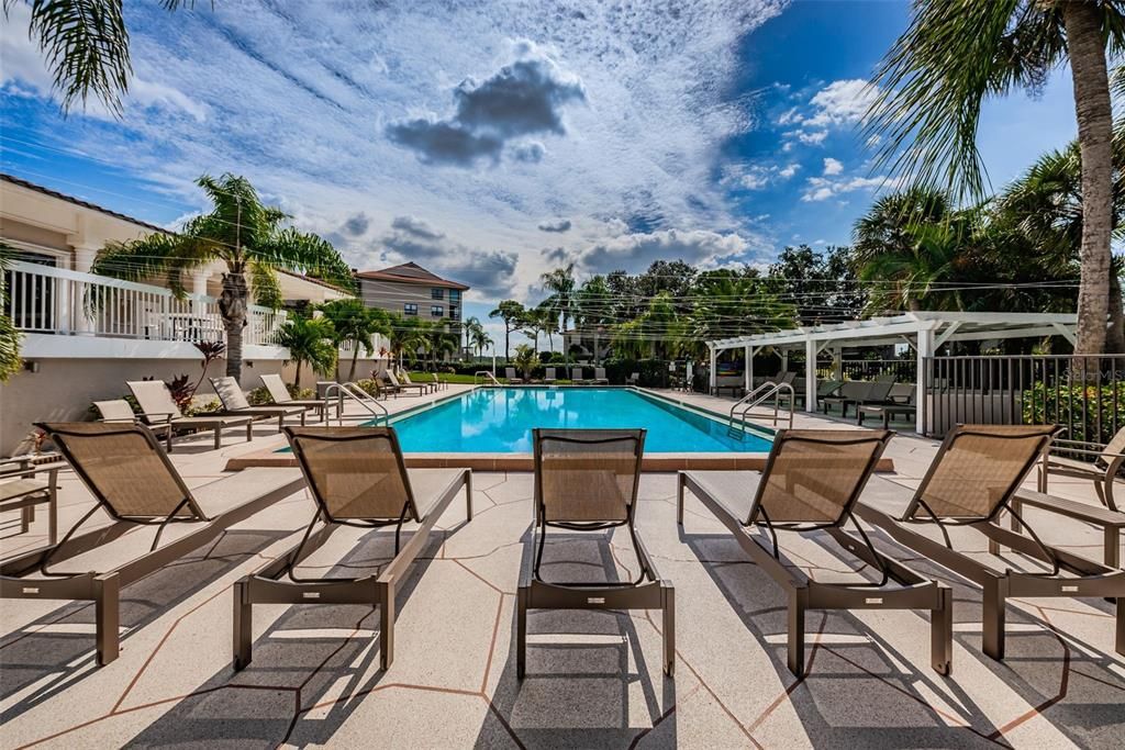 For Sale: $355,000 (2 beds, 2 baths, 1065 Square Feet)