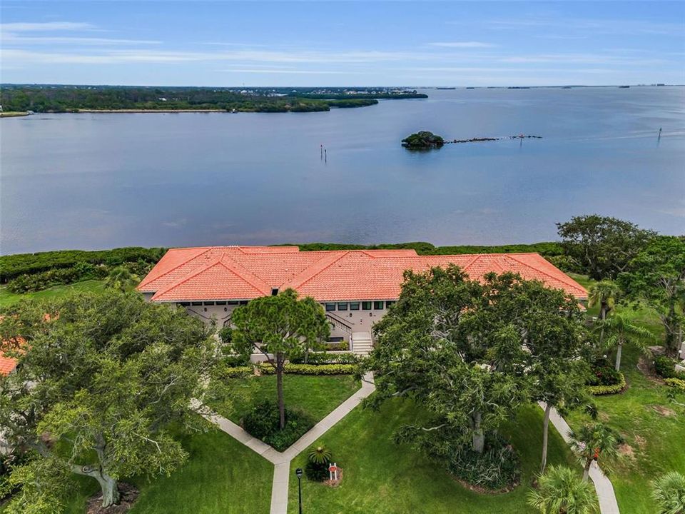 For Sale: $355,000 (2 beds, 2 baths, 1065 Square Feet)
