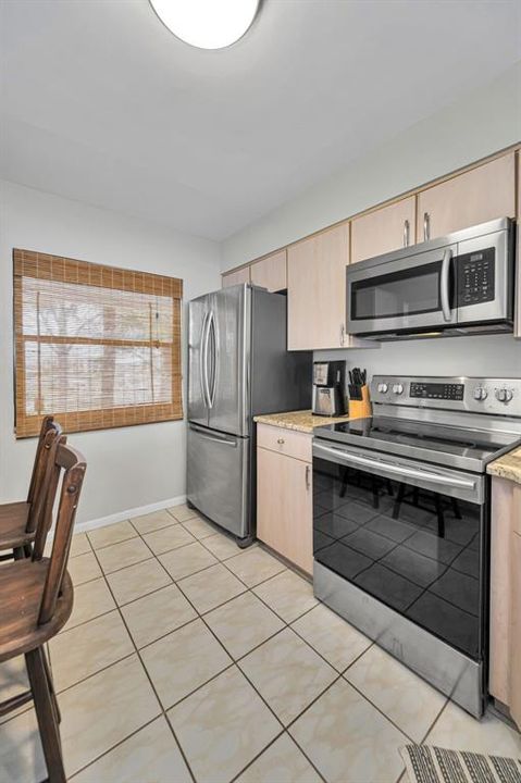 For Sale: $355,000 (2 beds, 2 baths, 1065 Square Feet)