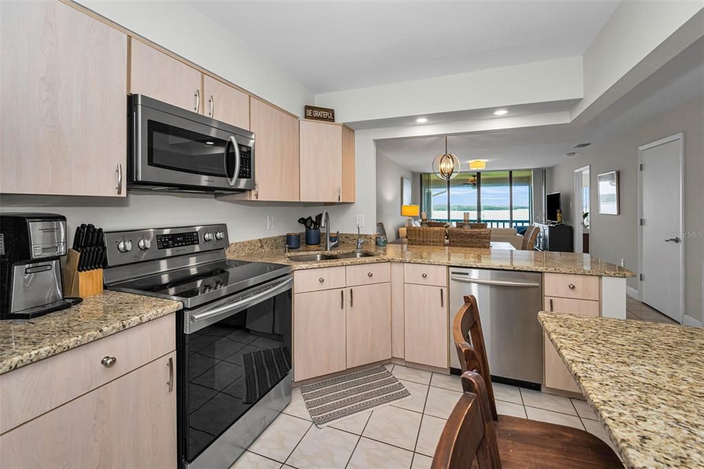 For Sale: $355,000 (2 beds, 2 baths, 1065 Square Feet)