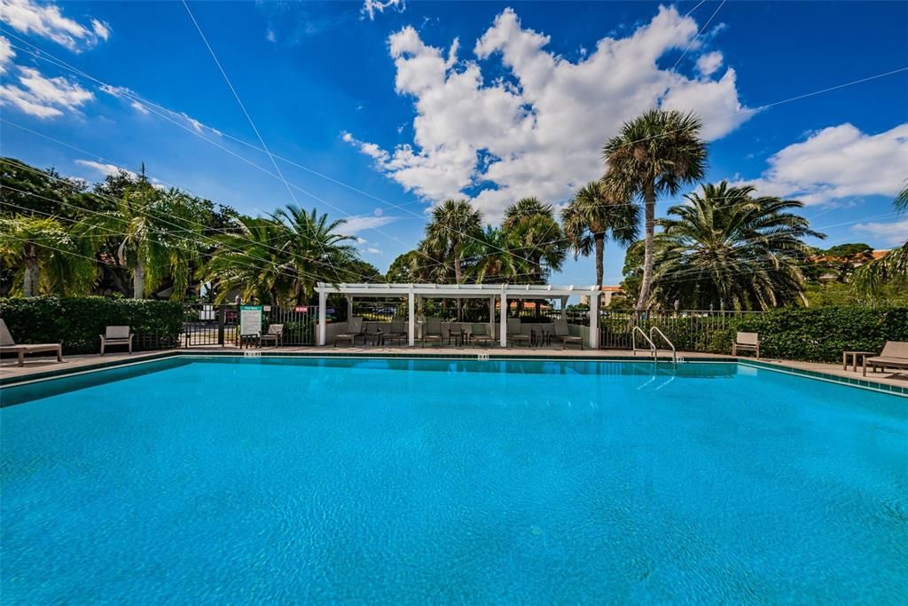 For Sale: $355,000 (2 beds, 2 baths, 1065 Square Feet)