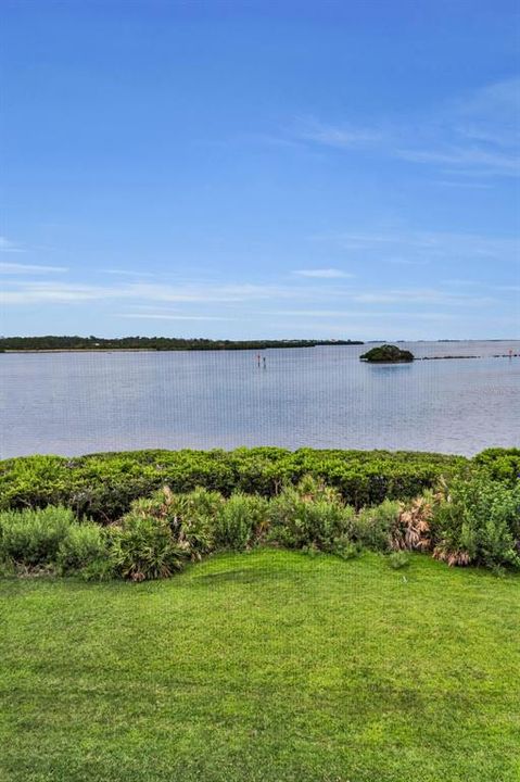 For Sale: $355,000 (2 beds, 2 baths, 1065 Square Feet)