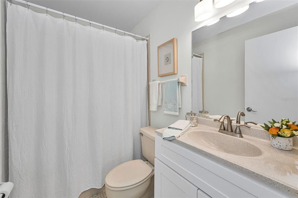 For Sale: $355,000 (2 beds, 2 baths, 1065 Square Feet)