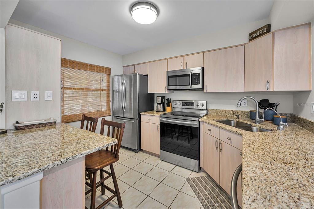 For Sale: $355,000 (2 beds, 2 baths, 1065 Square Feet)