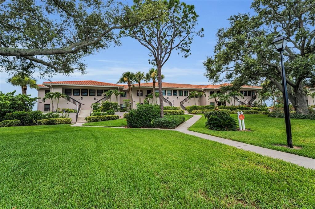 For Sale: $355,000 (2 beds, 2 baths, 1065 Square Feet)