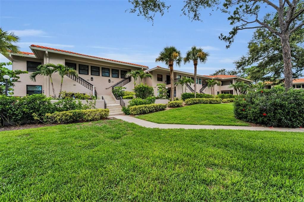 For Sale: $355,000 (2 beds, 2 baths, 1065 Square Feet)