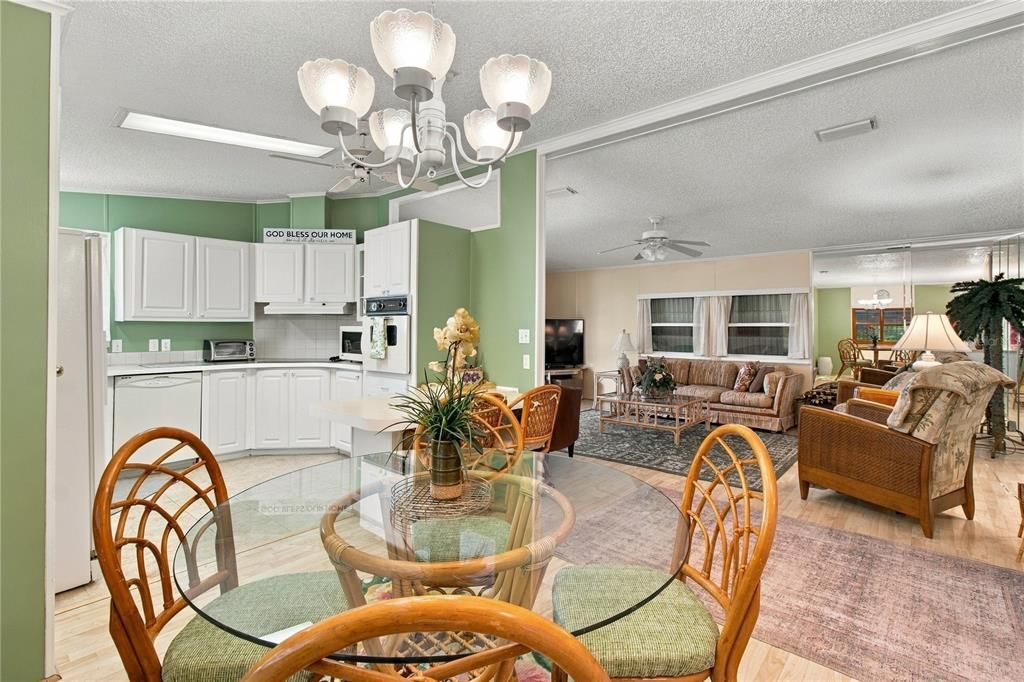En Venta: $229,000 (3 camas, 2 baños, 1300 Pies cuadrados)