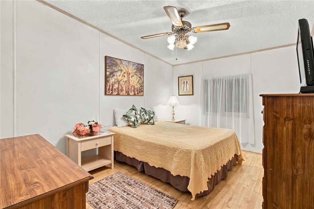 En Venta: $229,000 (3 camas, 2 baños, 1300 Pies cuadrados)