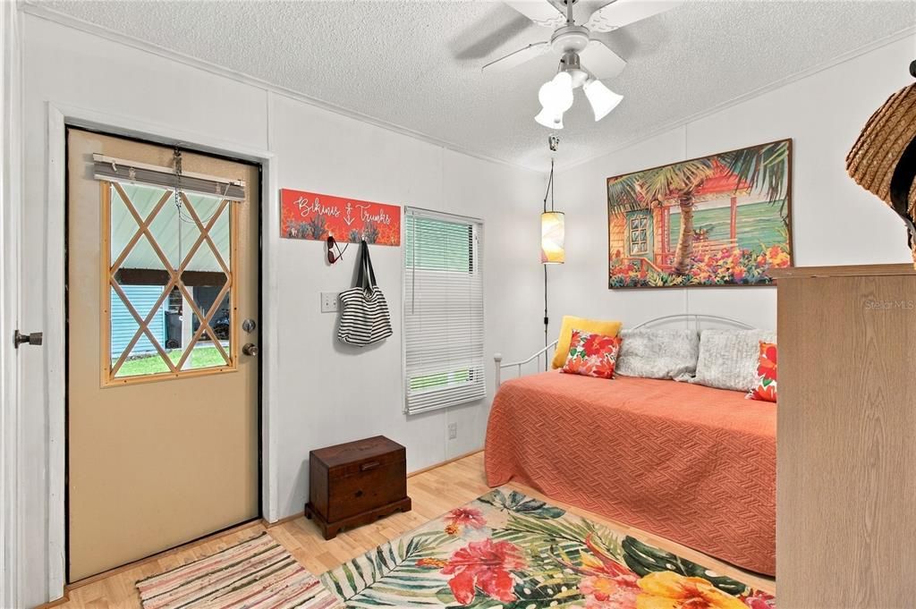 En Venta: $229,000 (3 camas, 2 baños, 1300 Pies cuadrados)
